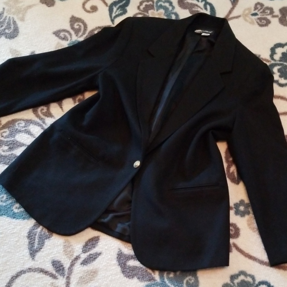 ❤❤❤Sag Harbor Chic Blazer!